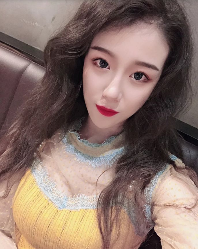 身材性感温柔乖巧的90后校妹，胸大多汁